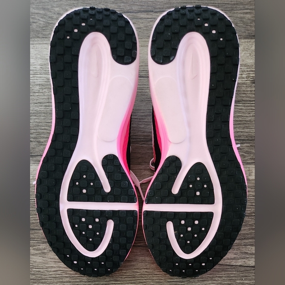 **LIKE NEW** Nike Revolution 8 Sz 9 Pink Foam Hyper Pink Running Walking Shoe - Picture 9 of 11